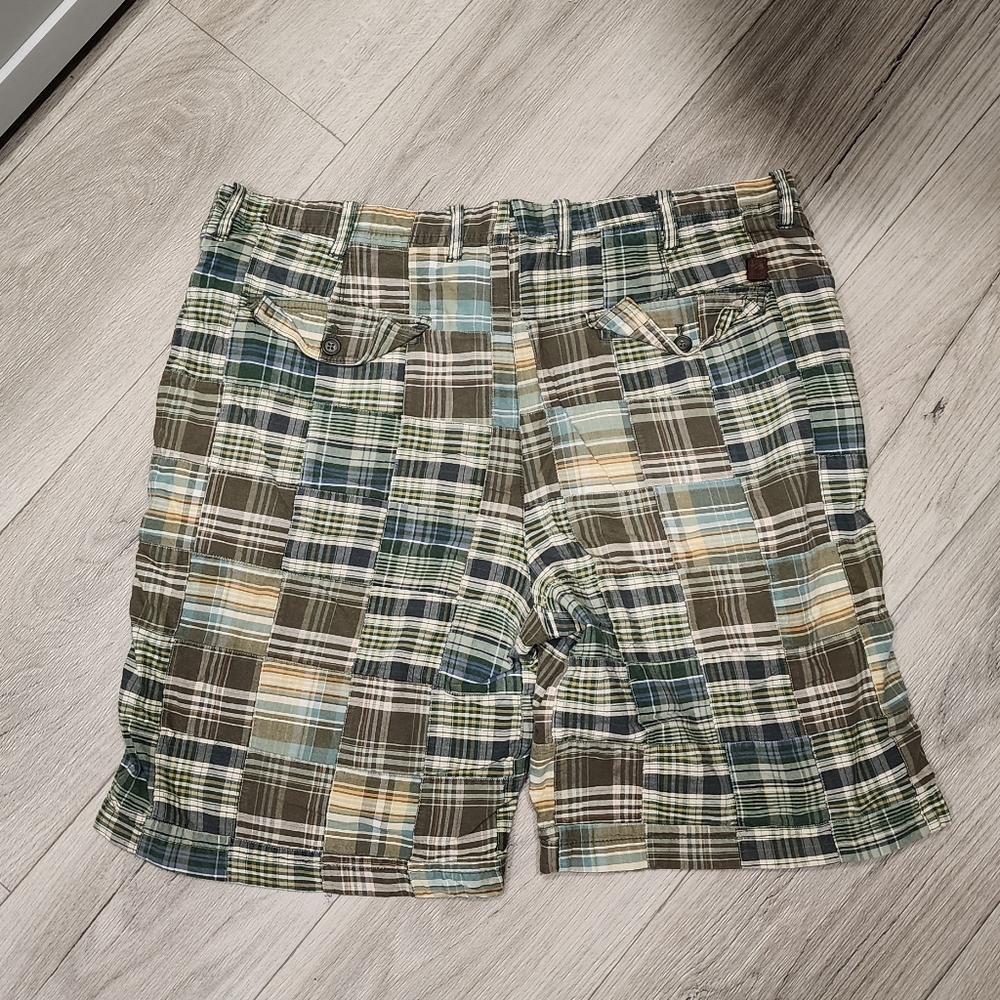 Izod Men's Plaid Shorts